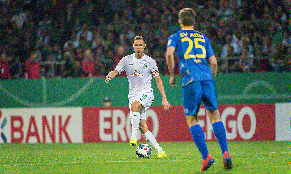 Niklas Moisander am Ball.