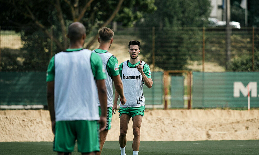 null Ilia Gruev im Gespräch mit Niclas Füllkrug.