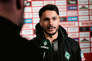 Leonardo Bittencourt am WERDER.TV-Mikrofon. 