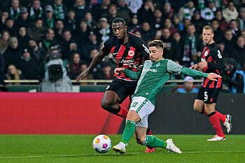 null Schmid setzt sich im Zweikampf durch