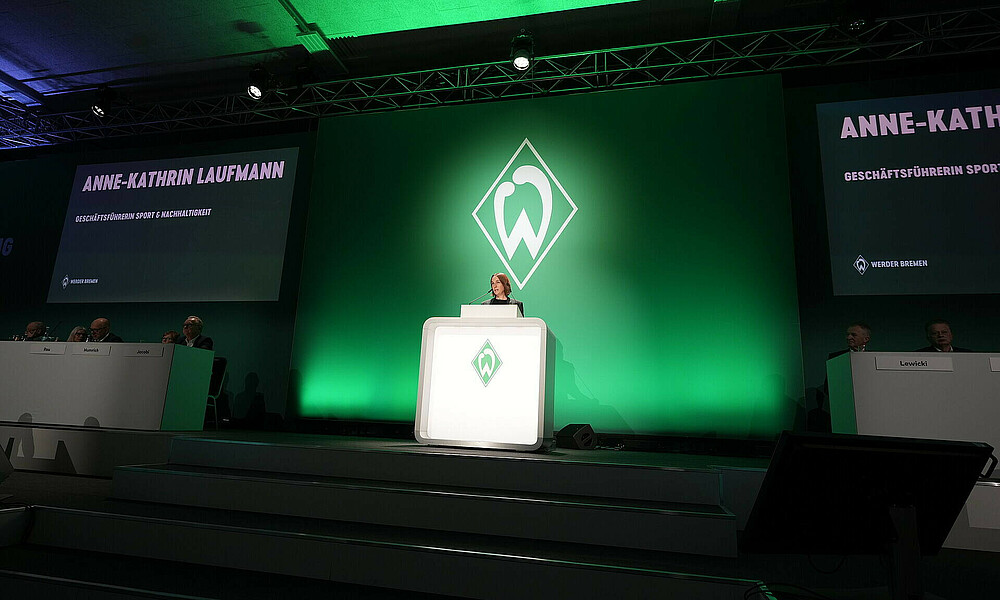 null Anne-Kathrin Laufmann am Rednerpult