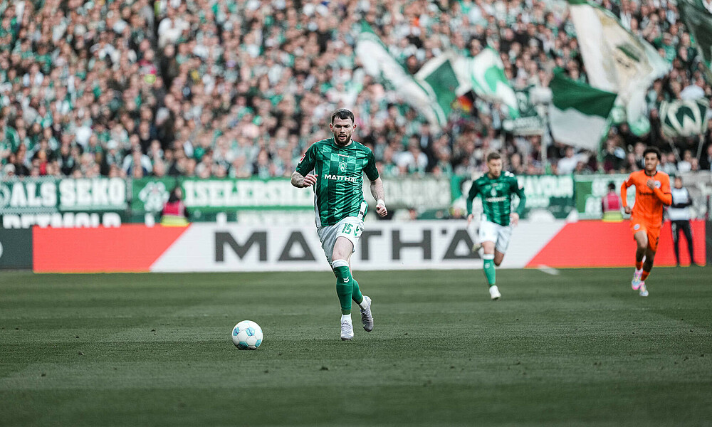 Oliver Burke auf dem Platz. 