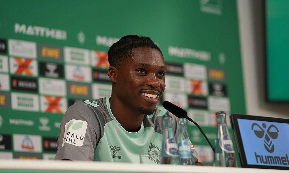 null Derrick Köhn auf dem Podium in der Mixed Zone