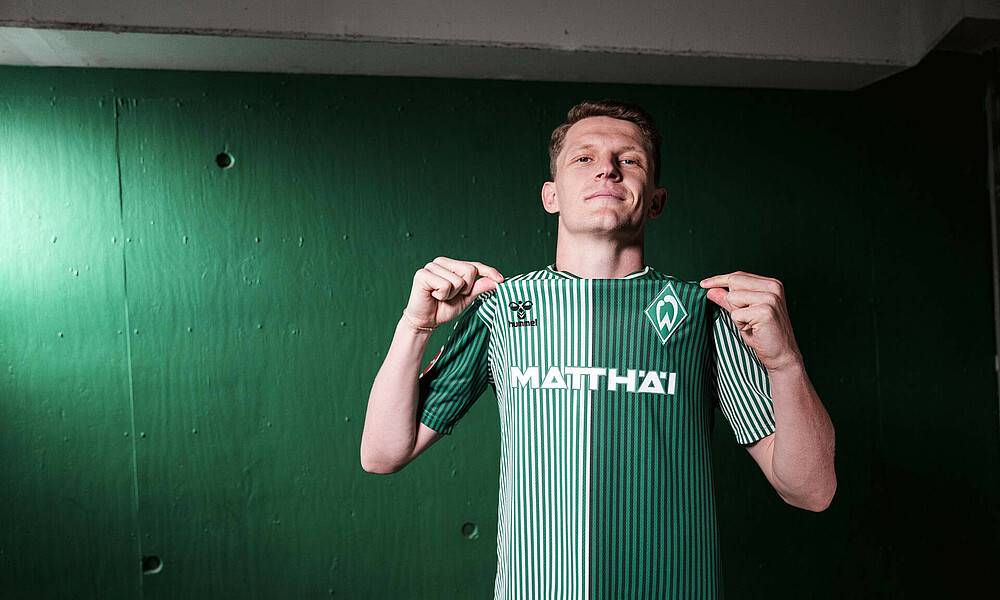 null Jens Stage in seinem neuen Trikot.