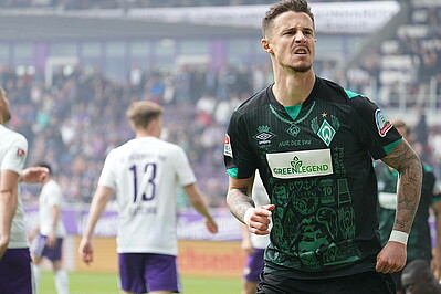 Marco Friedl jubelt, sein Blick geht Richtung Fans