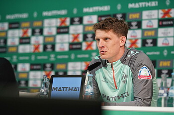 Jens Stage auf dem PK-Podium. 