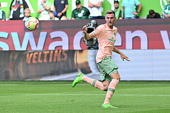 null Marvin Ducksch flankt in den gegnerischen Strafraum.