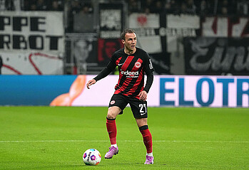 Mario Götze mit Ball am Fuß. 