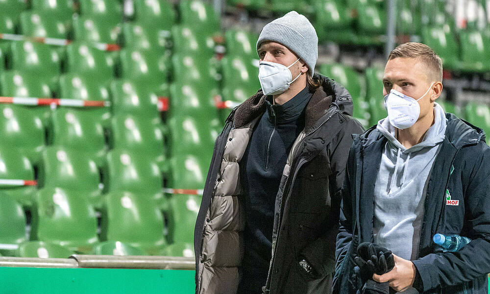 null Niclas Füllkrug und Ludwig Augustinsson im Stadion