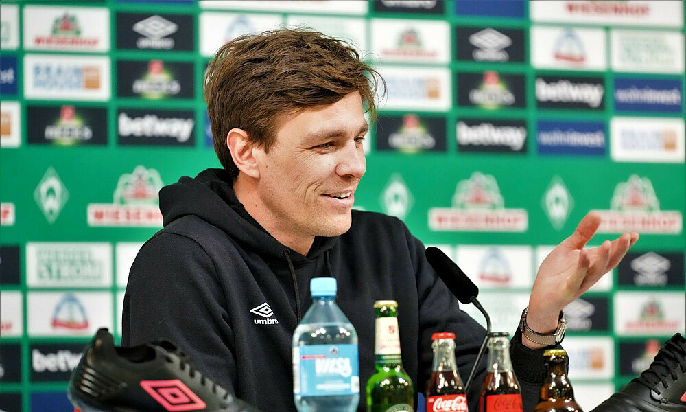 Werder Bremens Leiter Profifußball Clemens Fritz im Mediengespräch. 