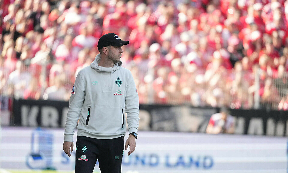 null Ole Werner am Seitenrand in seiner Coaching Zone.