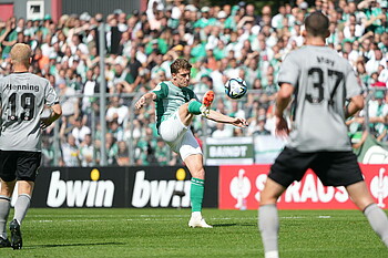 null Jens Stage im Zweikampf