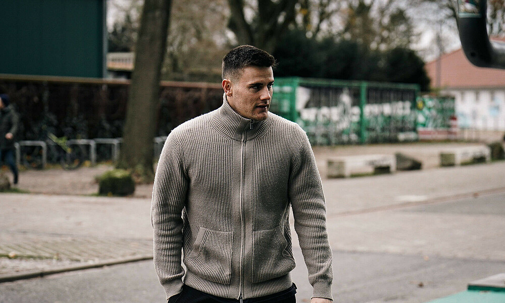 Michael Zetterer bei der Ankunft vor dem Training am Stadion. 