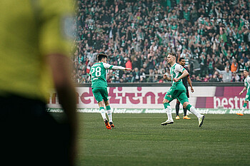 null Niklas Schmidt nach seinem Tor gegen die Bayern.