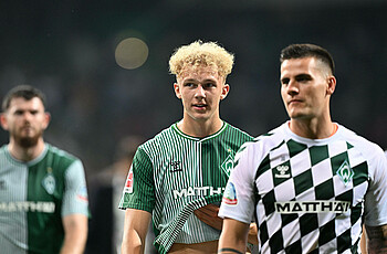 Leon Opitz nach einem Spiel im Trikot.