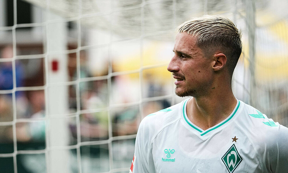 null Marco Friedl schaut zur Seite.