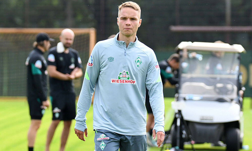 Niklas Schmidt auf dem Trainingsgelände des SVW.