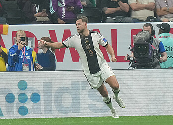 Niclas Füllkrug bejubelt im Trikot der deutschen Nationalmannschaft ein Tor.