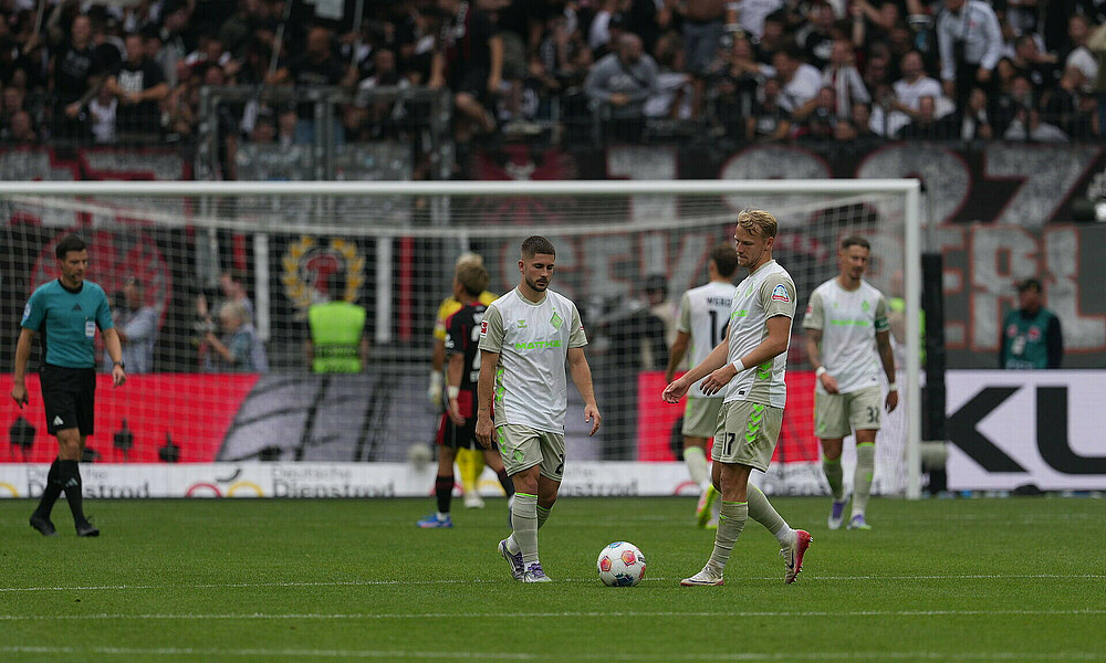 Grüll und Schmid am Mittelkreis.