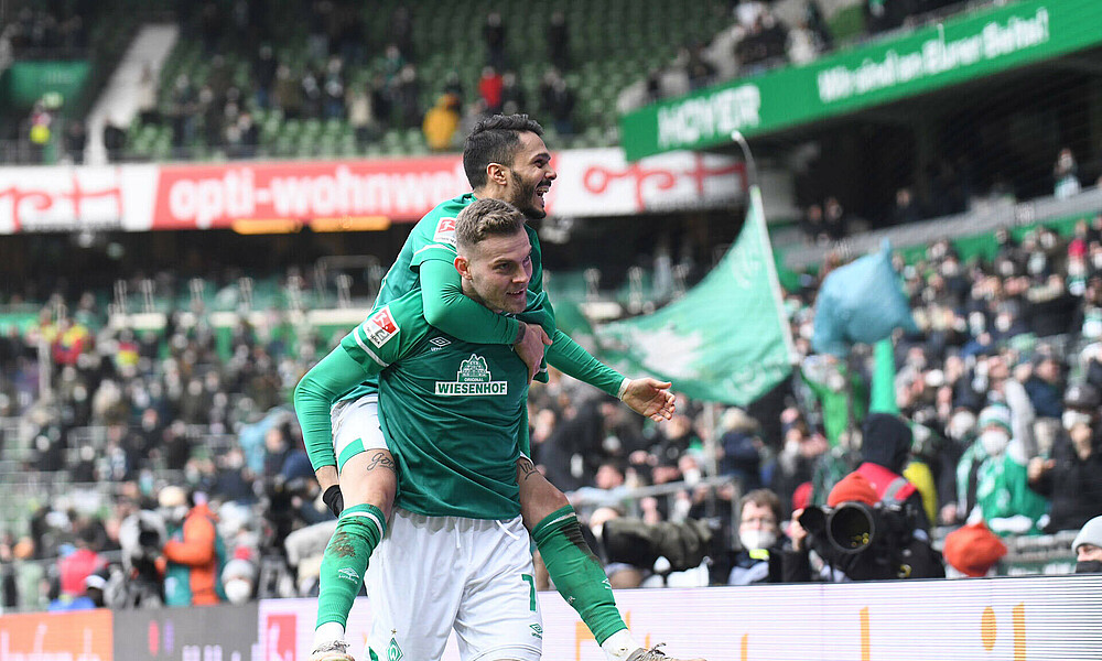 Jubeln über den 6. Sieg in Serie: Leonardo Bittencourt und Marvin Ducksch