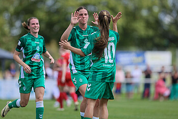 Lara Schmidt beim Torjubel