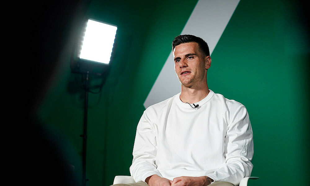 null Michael Zetterer im Interview im WERDER.TV-Studio.