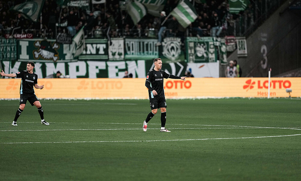 Lynen und Veljkovic auf dem Platz. 