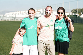 Die Familie Thurow/Balg am Trainingsgelände in Murcia. 