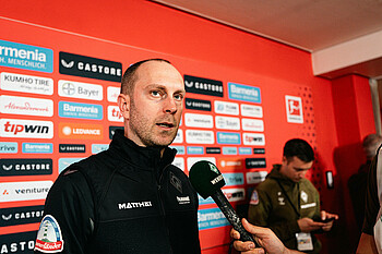 Ole Werner spricht in der Mixed Zone.