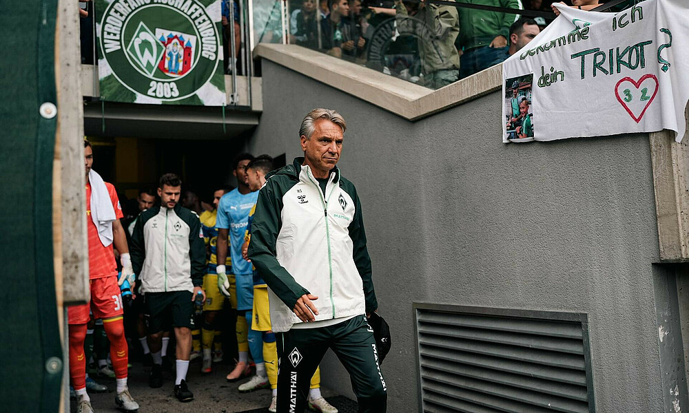 Horst Steffen auf dem Weg zum Platz.