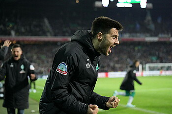 null Ilia Gruev freut sich über den Schlusspfiff.