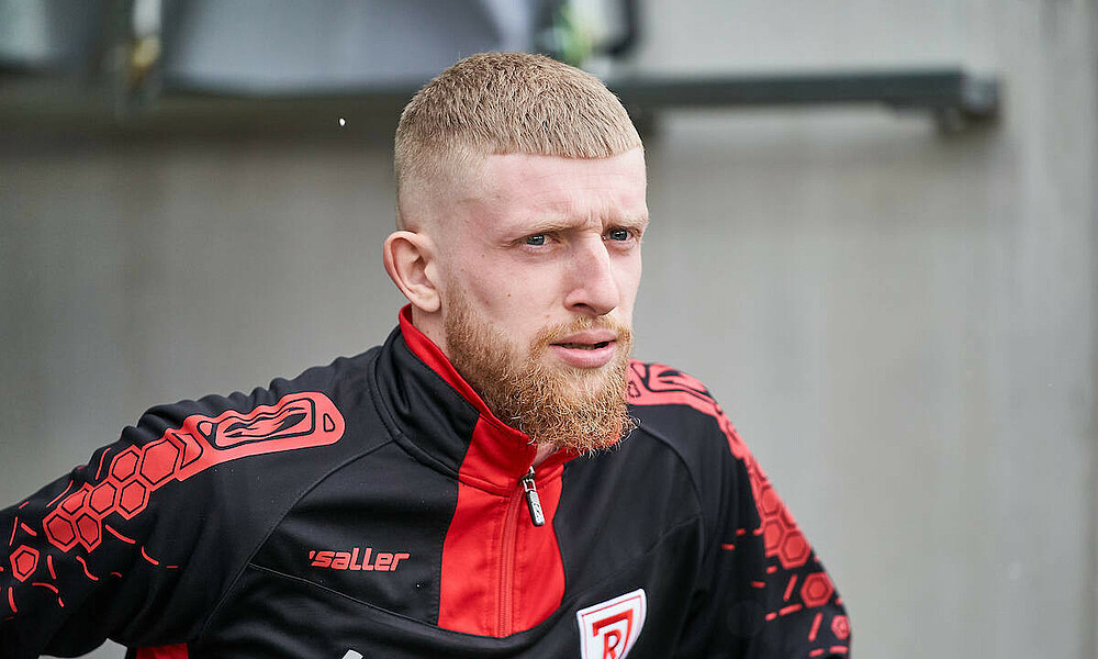 Jan-Niklas Beste im Regensburg-Shirt