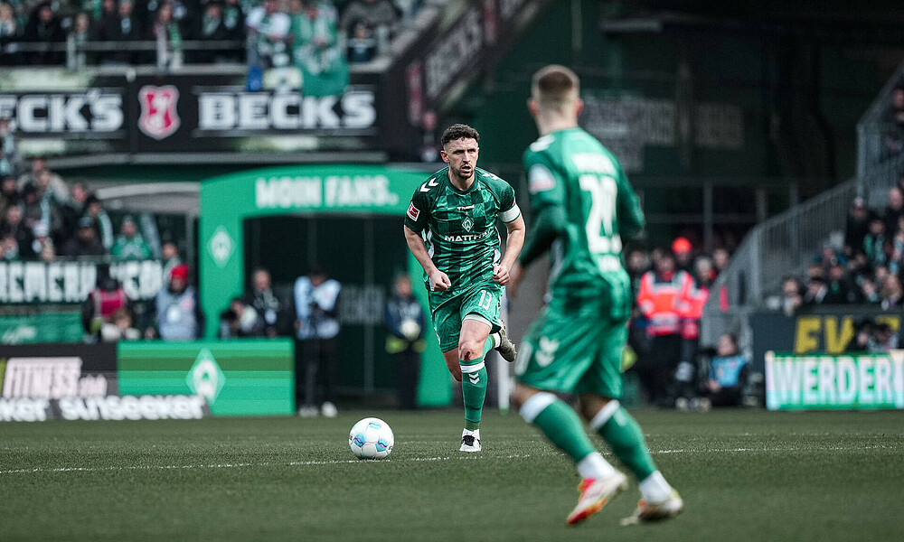 Miloš Veljković am Ball im gestrigen Heimspiel gegen Gladbach. 