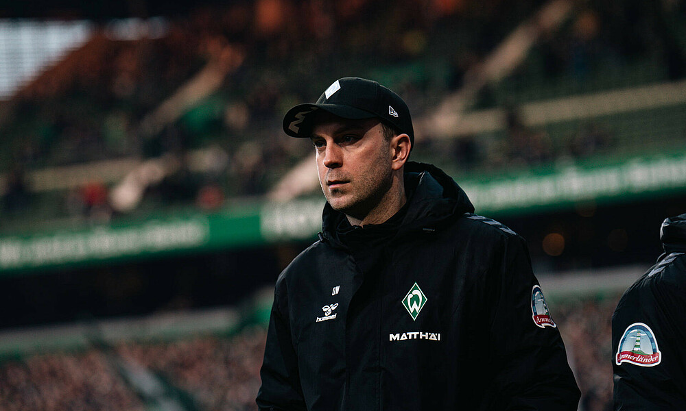 Ole Werner mit einer Cap am Seitenrand. 