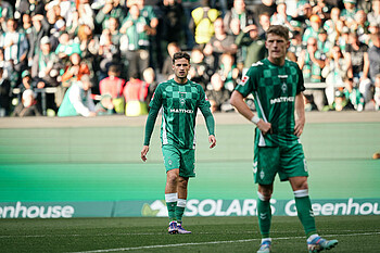 null Deman im Trikot auf dem Platz.