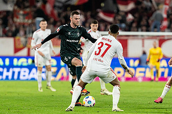 null Marvin Ducksch im Zweikampf mit Kölns Maina.