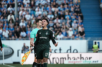 Justin Njinmah schreit seinen Frust heraus. 