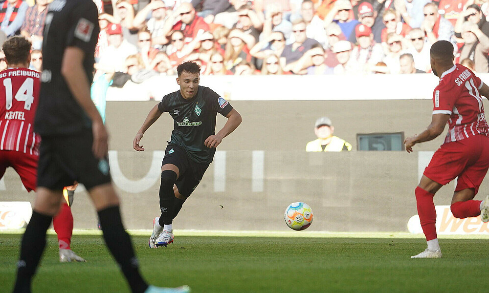 Lee Buchanan am Ball