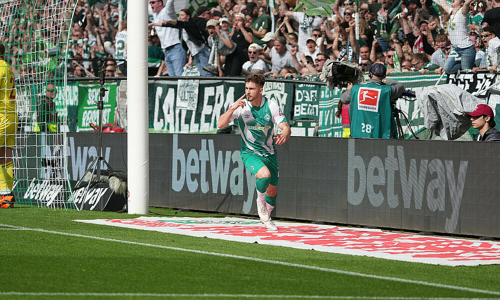 Romano Schmid jubelt.