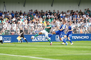 Keke Topp holt zur Volleyabnahme aus. 