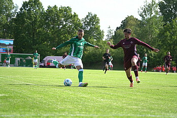 null Justin Njinmah schließt ab.