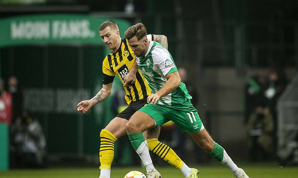 Niclas Füllkrug im Zweikampf