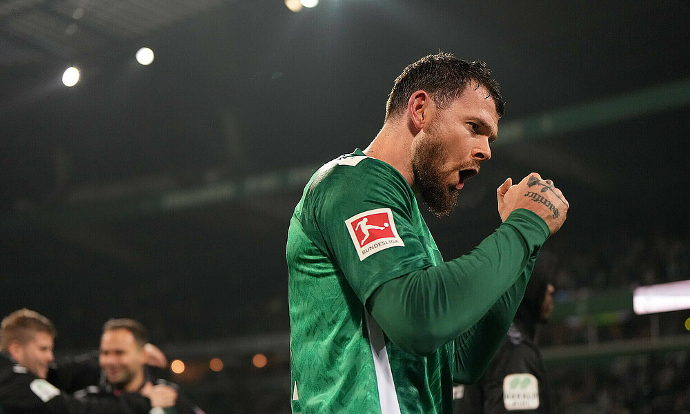 Burke ballt die Fäuste. 