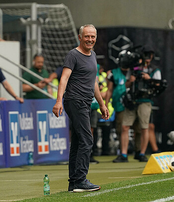 Christian Streich am Seitenrand. 
