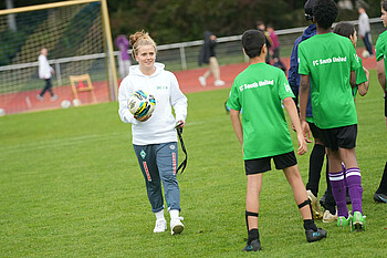 Ricarda Walkling als Schiri bei der Community Champions League
