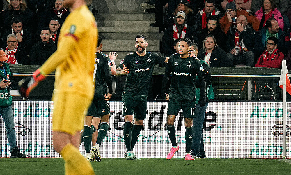 Njinmah neben Anthony Jung