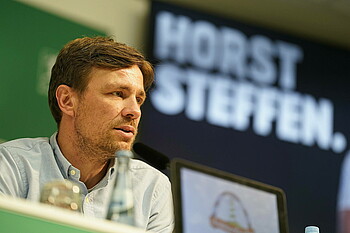 Clemens Fritz auf dem PK-Podium. 