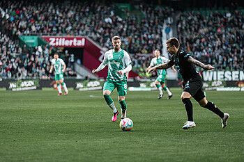 null Mitchell Weiser im Duell mit Angelino.