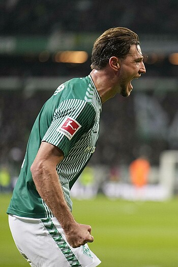 Niklas Stark schreit.