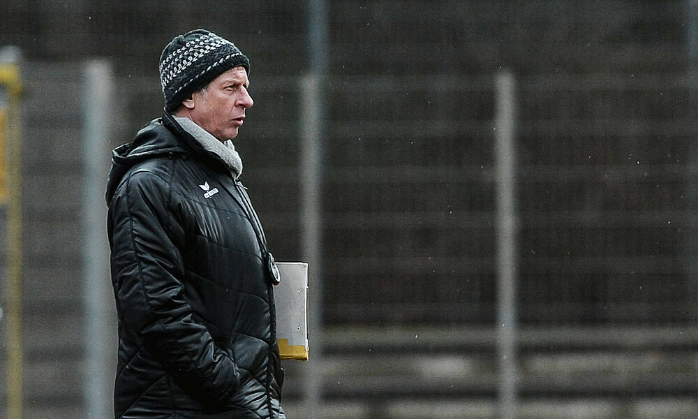 Uwe Erkenbrecher an der Seitenlinie als Trainer im Einsatz.